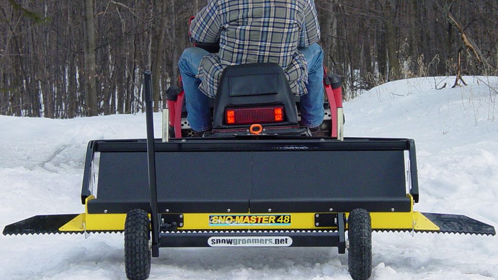 snow groomer with wheels