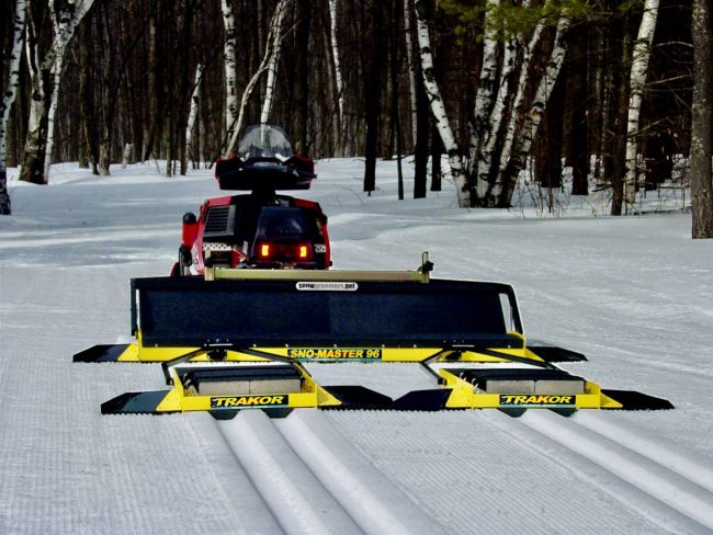 using multiple snow groomers